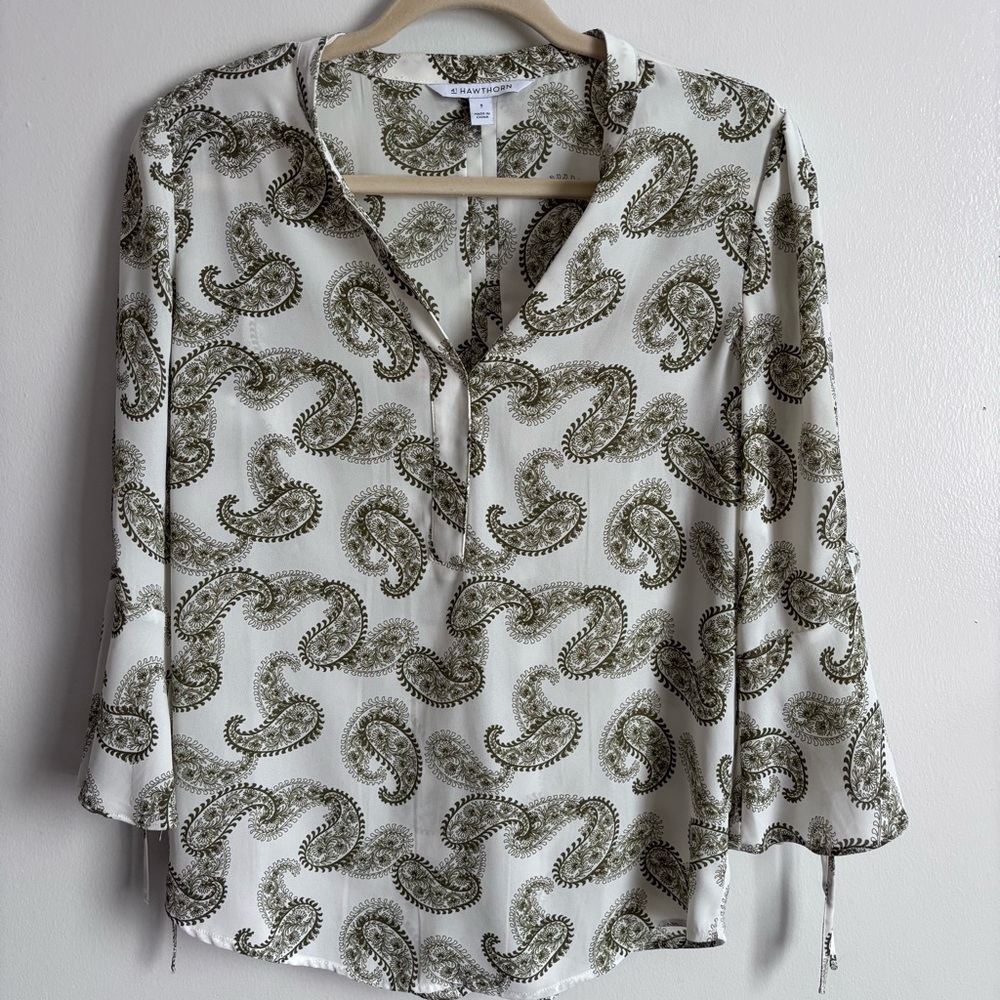 ⭐️⭐️⭐️41 Hawthorn Cream and Olive Paisley Blouse